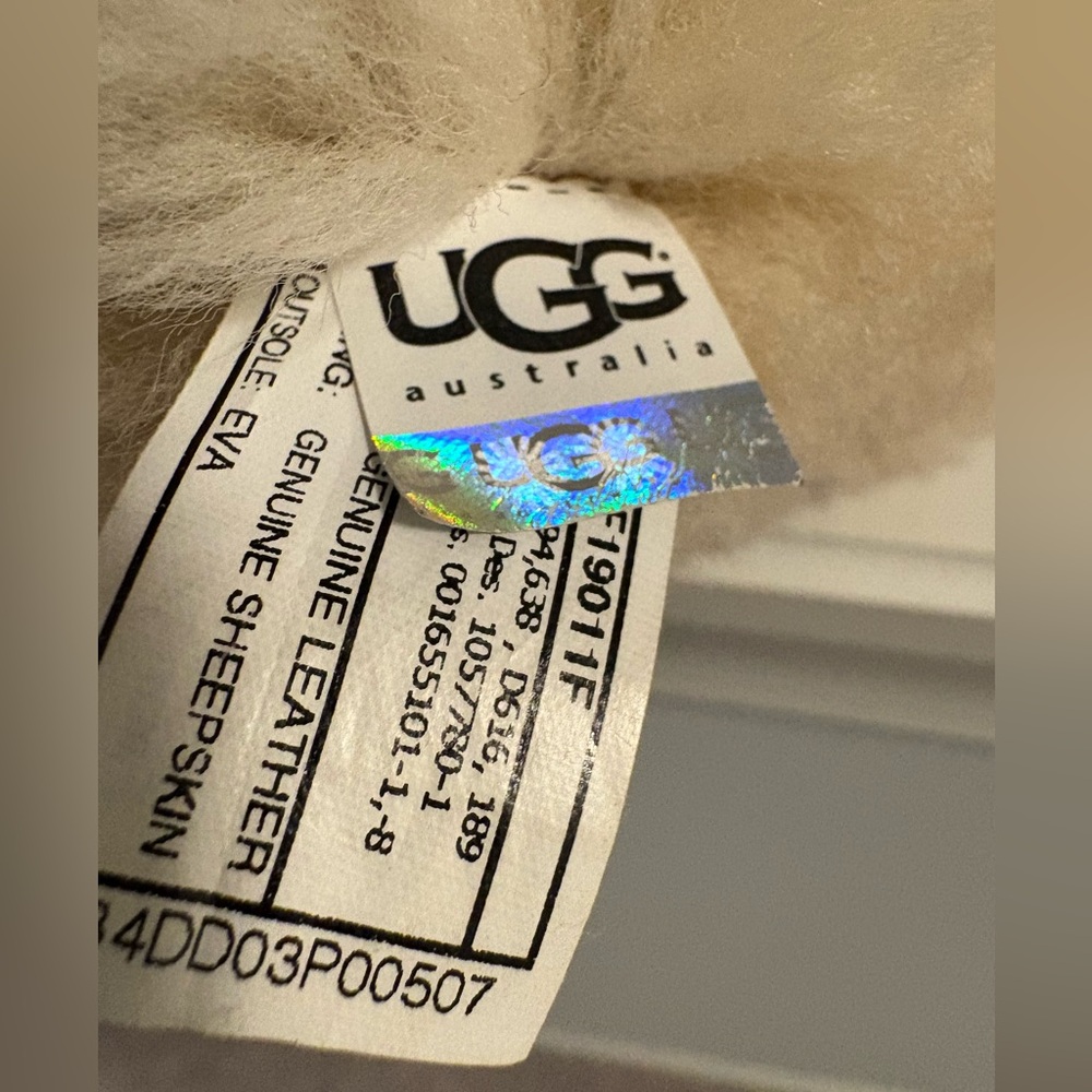 Ugg Bailey Button Tall Boots BRAND NEW - Picture 6 of 6
